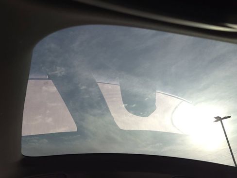 New 2025 Porsche Taycan image 28