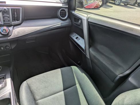 Used 2016 Toyota RAV4 LE FWD image 17
