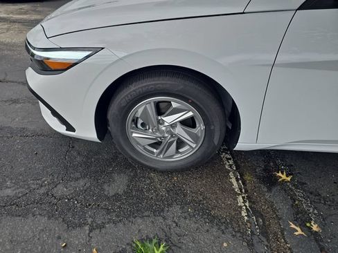 New 2026 Hyundai Elantra SE FWD image 10