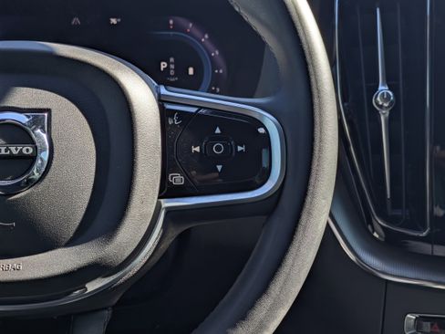 Used 2022 Volvo XC60 B5 R-Design w/ Advanced Package image 27