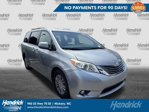 Used 2015 Toyota Sienna XLE w/ XLE Navigation Package FWD image 1