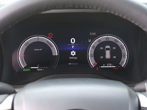 Used 2025 Toyota Sienna Limited FWD image 23