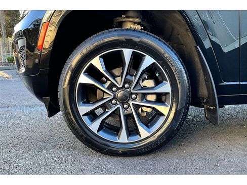 Used 2023 Jeep Grand Cherokee Overland w/ Advanced Protech Group III image 9