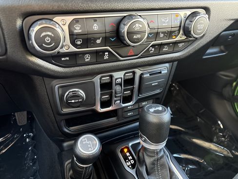 Used 2025 Jeep Wrangler Unlimited Sport AWD/4WD image 30