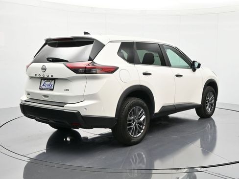 Used 2024 Nissan Rogue S image 6