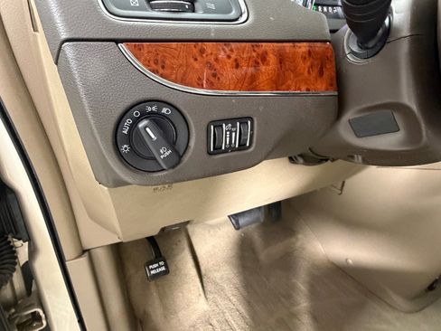 Used 2015 Chrysler Town & Country Touring-L w/ Driver Convenience Group image 11