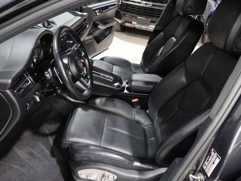 Used 2024 Porsche Macan AWD/4WD image 19