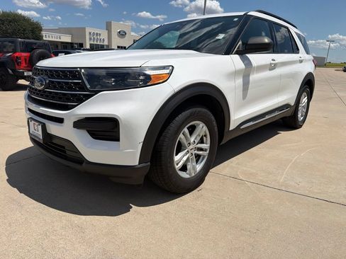 Used 2022 Ford Explorer XLT w/ Class IV Trailer Tow Package RWD image 1