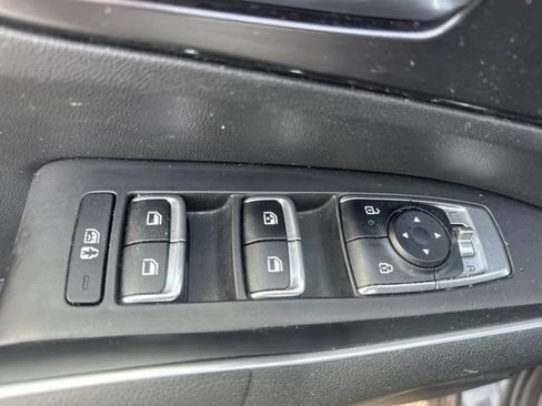 Used 2024 Kia Sorento LX FWD image 12