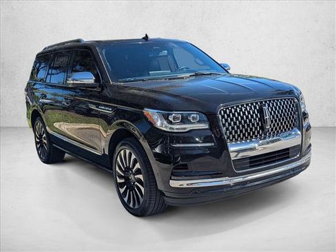 Used 2022 Lincoln Navigator Black Label image 3