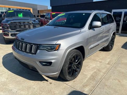 Certified 2020 Jeep Grand Cherokee Altitude AWD/4WD image 3