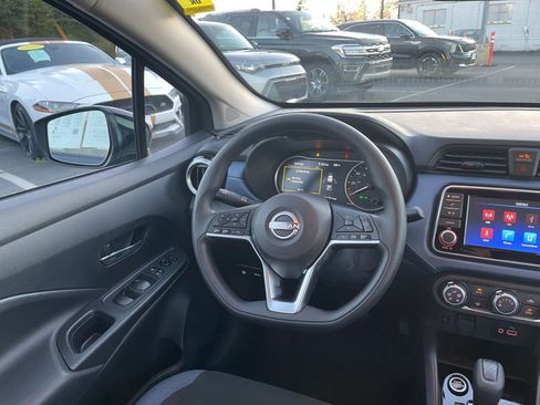 Used 2025 Nissan Versa SV FWD image 32