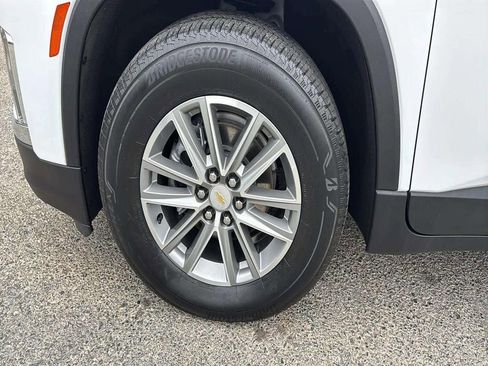 Used 2023 Chevrolet Traverse LT image 21