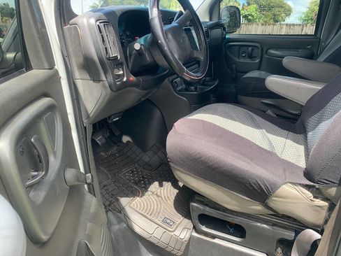 Used 2002 Chevrolet Express 1500 image 6