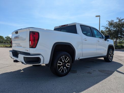 Used 2023 GMC Sierra 1500 AT4 w/ AT4 Premium Package AWD/4WD image 4