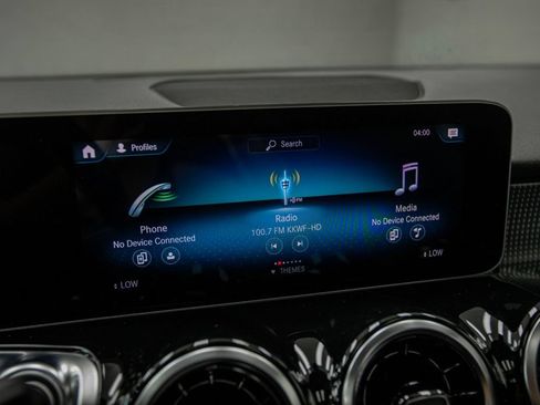 Used 2020 Mercedes-Benz GLB 250 4MATIC image 20