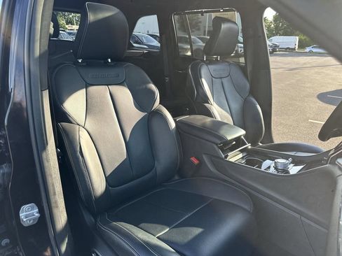 Used 2023 Jeep Grand Cherokee Overland w/ Luxury Tech Group IV AWD/4WD image 27