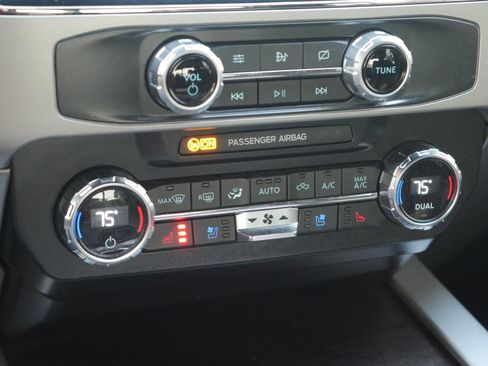 Certified 2022 Ford F250 Lariat w/ Black Appearance Package image 15