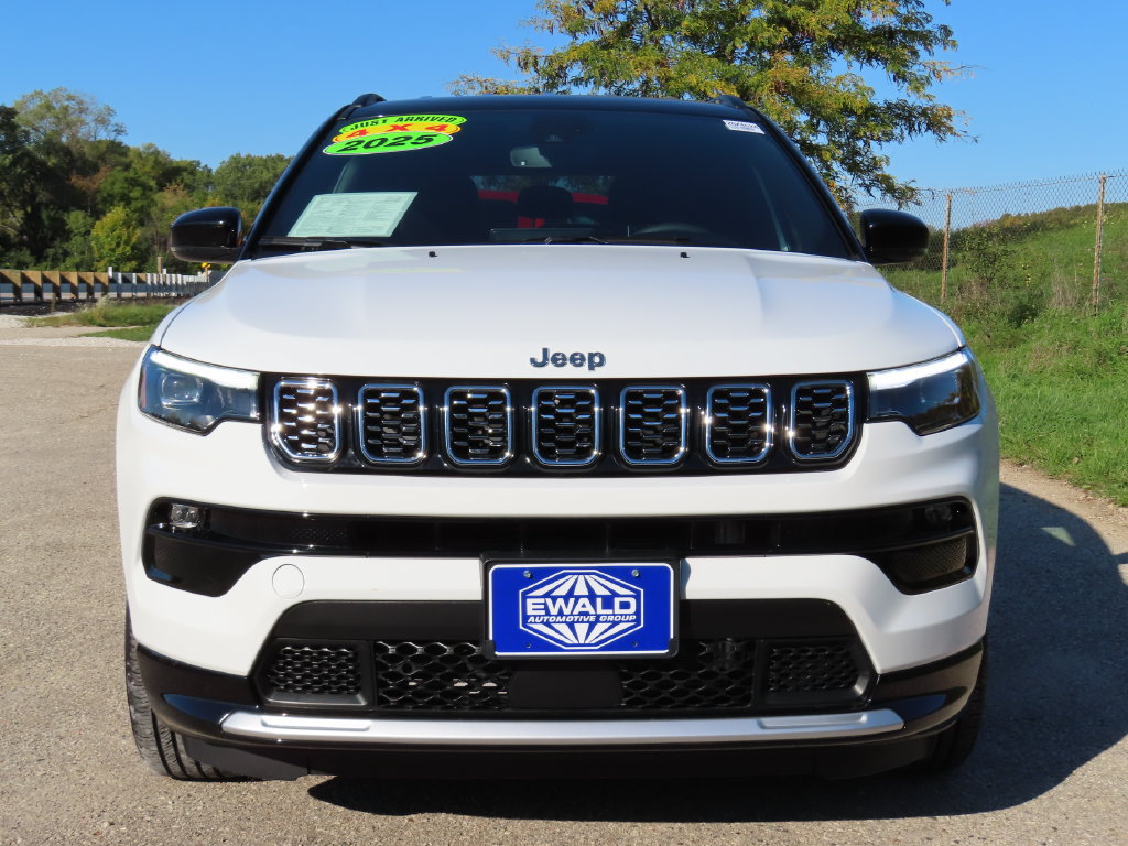 Used 2025 Jeep Compass Limited w/ Elite Group AWD/4WD image 19