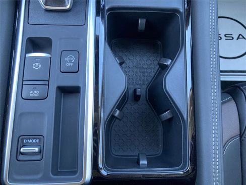 New 2026 Nissan Pathfinder Platinum w/ Accent Package image 31