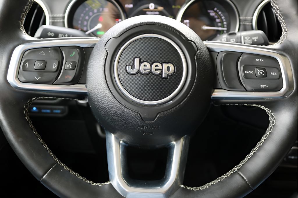 Used 2023 Jeep Wrangler Unlimited Sahara w/ Cold Weather Group AWD/4WD image 21