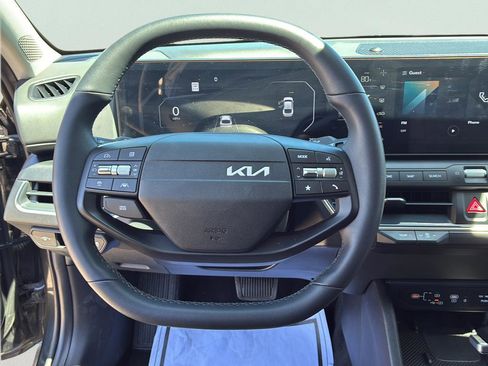 Used 2025 Kia K4 EX image 28