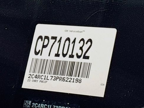 Used 2023 Chrysler Pacifica Touring-L FWD image 23