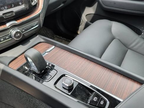 Used 2023 Volvo XC60 B5 Plus w/ Climate Package AWD/4WD image 18