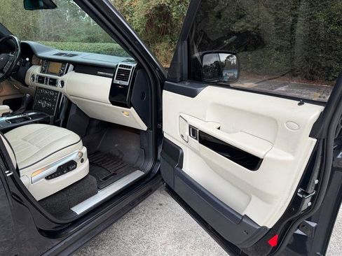 Used 2011 Land Rover Range Rover HSE LUX image 25