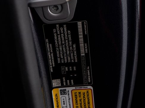 Used 2021 Aston Martin V8 Vantage Convertible image 50