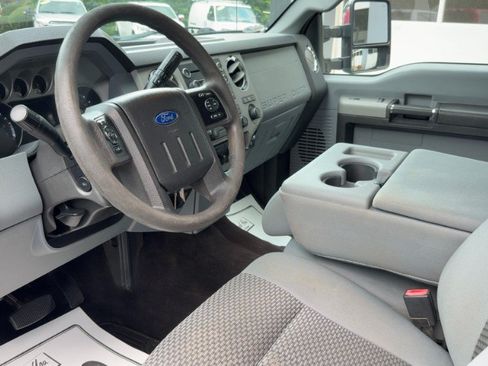 Used 2016 Ford F250 XLT w/ XLT Premium Package AWD/4WD image 7