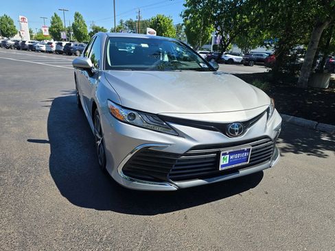 Used 2024 Toyota Camry XLE w/ Cold Weather Package AWD/4WD image 9