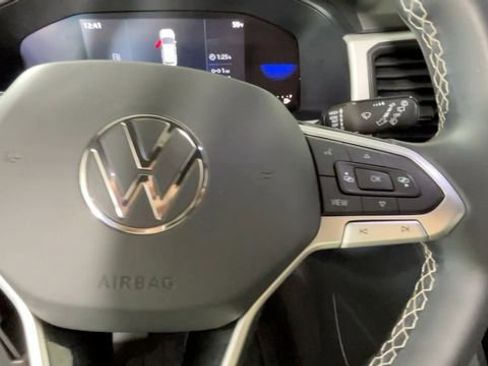 Used 2022 Volkswagen Atlas Cross Sport SE FWD image 22