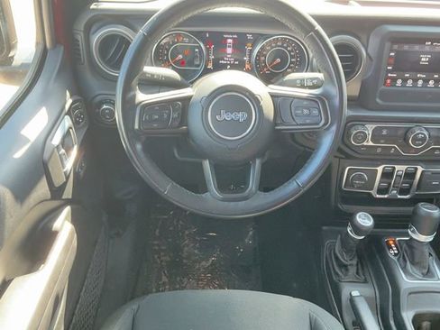Used 2021 Jeep Gladiator Willys image 13