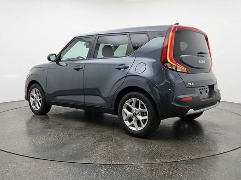 Used 2025 Kia Soul LX w/ LX Technology Package FWD image 6