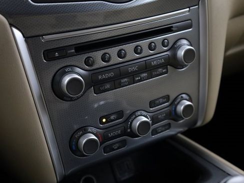 Used 2020 Nissan Pathfinder SL image 21