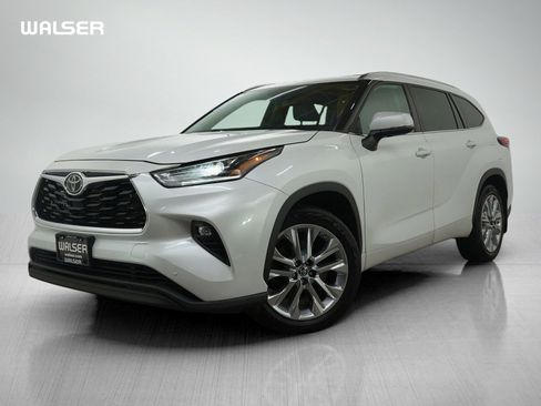 Used 2022 Toyota Highlander Limited image 1