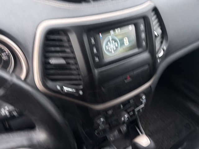 Used 2016 Jeep Cherokee Sport w/ Cold Weather Group AWD/4WD image 22