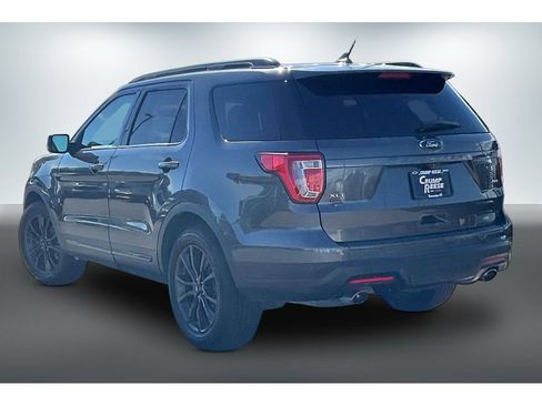 Used 2019 Ford Explorer XLT w/ Equipment Group 202A AWD/4WD image 4
