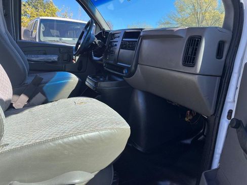 Used 2007 Chevrolet Express 2500 image 10