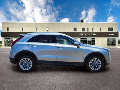Used 2025 Cadillac XT4 Premium Luxury AWD/4WD image 2