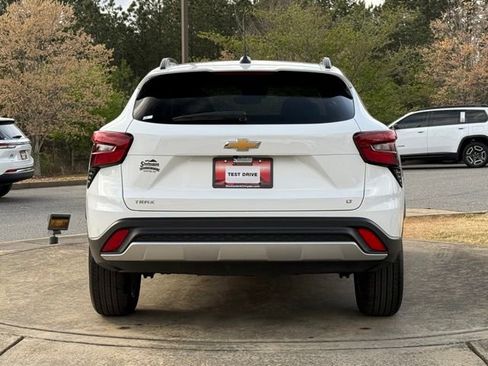 Used 2025 Chevrolet Trax LT image 6