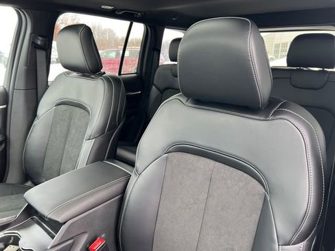 New 2026 Jeep Grand Cherokee Altitude image 12