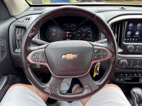 Used 2022 Chevrolet Colorado Z71 AWD/4WD image 17