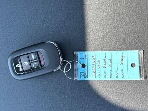Used 2026 Honda Pilot Black Edition image 12
