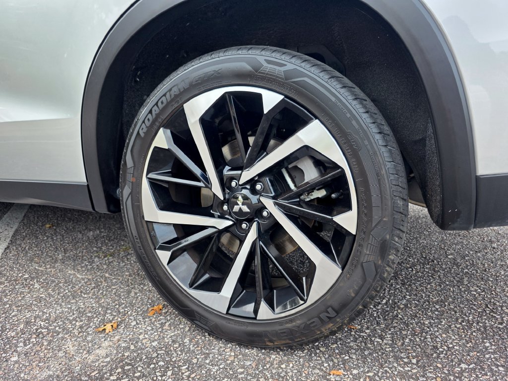 Used 2023 Mitsubishi Outlander SE FWD image 32