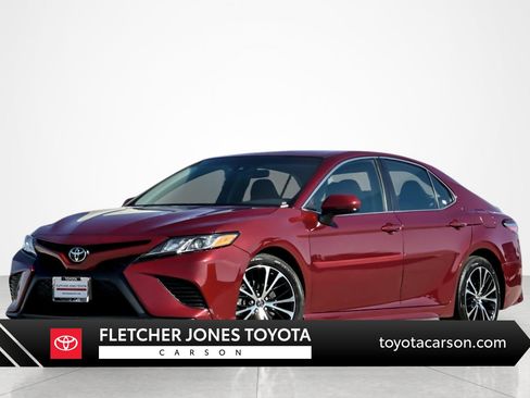 Certified 2018 Toyota Camry SE FWD image 1