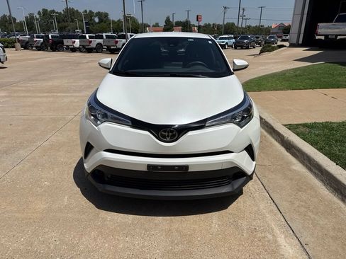 Used 2019 Toyota C-HR LE FWD image 2