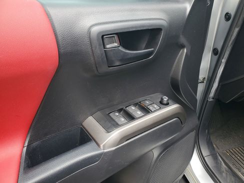 Used 2023 Toyota Tacoma SR5 image 9