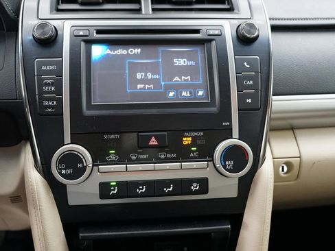 Used 2013 Toyota Camry LE FWD image 26